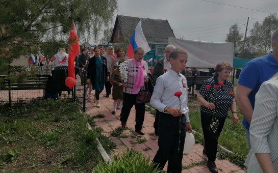 Победный май шагает по стране